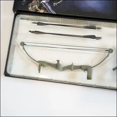 Elle se bat avec un arc.