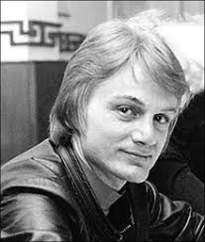 Avec qui Claude François interprète-t-il "Le téléphone pleure" en 1974 ?