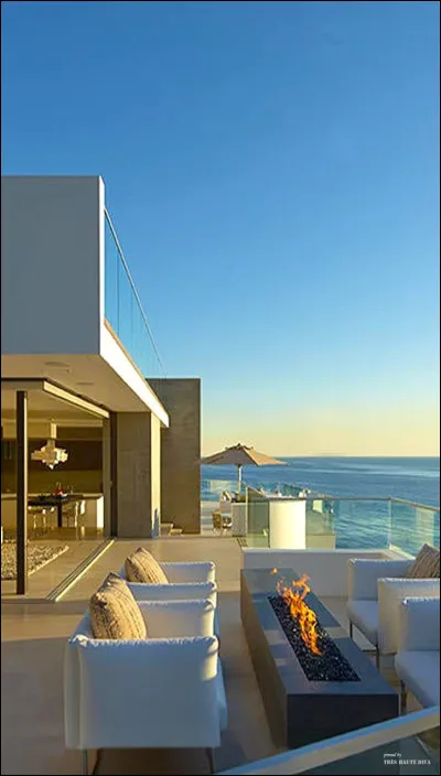 Si on dit que ta maison est très jolie, on dira :