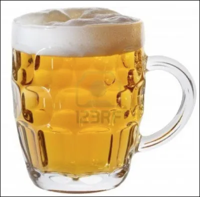 Quel est ce récipient en C, un gobelet cylindrique muni d'une anse dans lequel on boit généralement de la bière ?