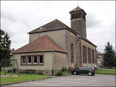 Pour finir je vous emmène à 15 kilomètres de chez moi, à Xousse. Village du Lunévillois, forcément en Lorraine, il se situe dans le département ...