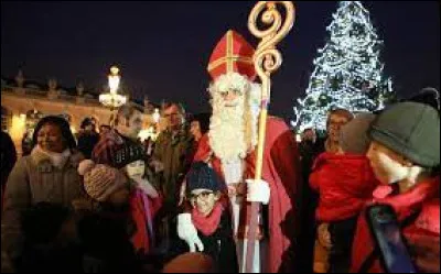 Nous terminons par un incontournable en Lorraine : le défilé de Saint-Nicolas. Saint-patron de notre région, il est fêté ...