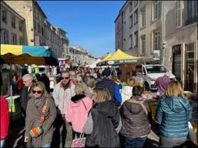 La foire grasse de Lunéville fêtera ses 610 ans en 2027, ce qui vous permet de trouver la date de la toute première édition.