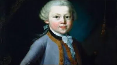 Quel genre musical Mozart a-t-il contribué à populariser au cours de la période classique ?