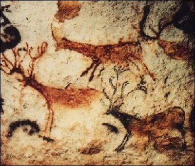 Quelle très mythique grotte, le plus vaste ensemble troglodytique d'Europe aux peintures pariétales, y visite-t-on ?