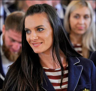 L'histoire de Kyniska, championne olympique en quadrige* de complexion spartiate et donc plus grave encore, "femme", est assez éclairante : elle n'a ''réellement'' pas concouru ! Qu'est-ce à dire ?