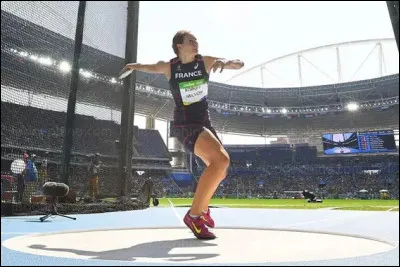 Sautons les siècles pour revenir en France, en 1882 : Après une cuisante défaite (militaire), on se préoccupe du sport à l'école primaire, qui « ...peut et doit faire aux exercices du corps une part suffisante pour préparer et prédisposer... [Complétez !]