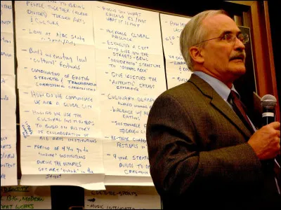 Qui est John MacAloon ?