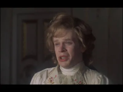 La comtesse de Lyndon avait eu un enfant (lord Bullingdon) de son précédent mariage avec Sir Charles Reginald Lyndon, chevalier de l'ordre du Bain, avant le décès de ce dernier.
Quelle scène particulièrement forte témoigne de la brutalité de Barry Lyndon à l'égard de son beau-fils ?