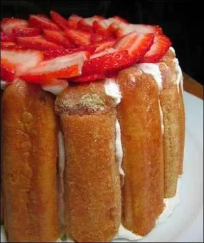 Lequel de ces ingrdients n'entre pas dans la prparation traditionnelle de la charlotte aux fraises ?