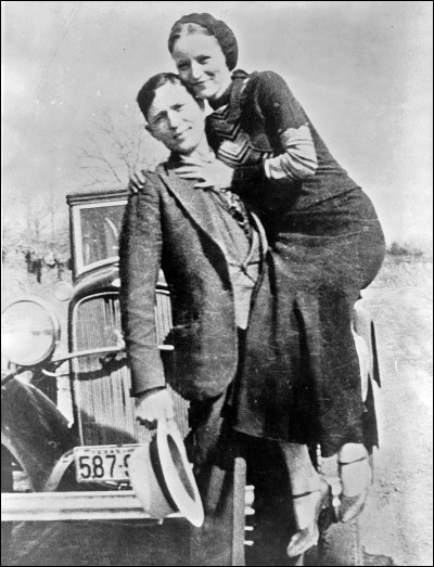 Qui sont ces amants légendaires, deux criminels américains, pilleurs de banques et assassins qui meurent le 23 mai 1934 dans leur voiture criblée de balles par la police ?