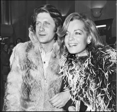 Qui en 1975 lors du tournage du film "l'important c'est d'aimer" devient l'amante de Jacques Dutronc, une brève liaison intense et amoureuse, interrompue par la culpabilité de Dutronc marié à Françoise Hardy ?