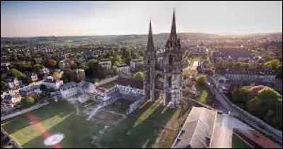 Je vous emmène à Soissons. Surnommée "la cité du Vase", celle qui a été la première capitale de France se situe dans le département ...