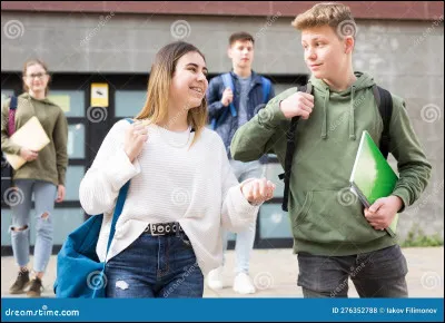 Est-ce que ta voix est bizarre quand tu lui parles ?