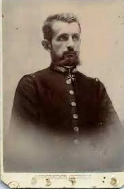 A laquelle de ces images associez-vous ce militaire et explorateur, connu pour avoir commandé la mission française en Afrique centrale à l'origine de la crise de Fachoda au Soudan en 1898 ?