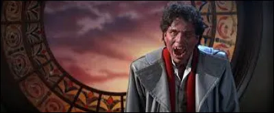 Ragaillardi par cette démonstration de force, il retourne chez Dandrige, délivre Charlie qui était captif et alors arrive l'affrontement final.
Comment Dandrige est-il tué ?