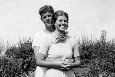 Rosemary est la sur de John Fitzgerald Kennedy, président célèbre des États-Unis, assassiné le 22 novembre 1963 à Dallas.
Est-elle sa cadette ou son aînée ?
