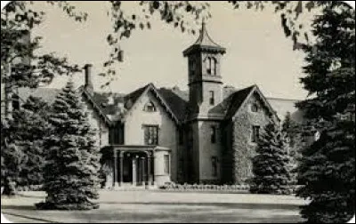 Son père étant nommé ambassadeur des États-Unis en Angleterre, elle rejoint lécole Montessori de Hertfordshire. 
Quand ils reviennent dEurope, elle poursuit sa scolarité dans