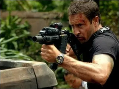 Qui joue le rôle de Steve McGarrett dans la version de 2010 de "Hawaii 5-0" ?