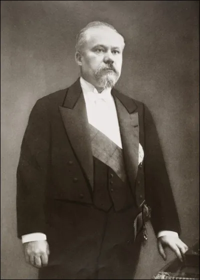 Le président de la République Raymond Poincaré et le mathématicien Henri Poincaré étaient cousins germains.
