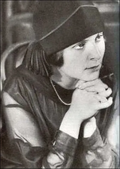 Le prix Goncourt fut longtemps une affaire d'hommes. Quelle est la premi&egrave;re laur&eacute;ate du prix en 1945 ?