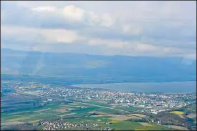 La ville d'Yverdon, 30 000 habitants, est située en bordure du ...