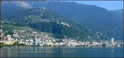 Montreux, 25 000 habitants et Vevey, 20 000, sont des villes situées sur les rives du ...