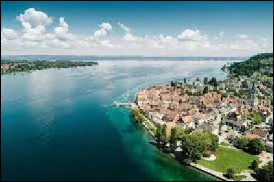 Ce grand lac de 536 km² est en fait constitué de deux lacs indépendants, lObersee et lUntersee reliés par une petite portion du Rhin : c'est le ...