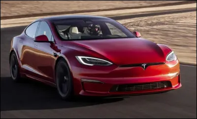 Quel est ce constructeur américain en T qui produit des véhicules électriques de haut de gamme ?