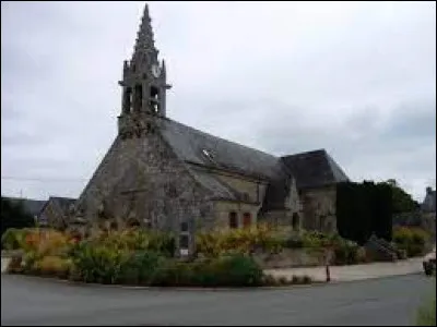 Nous sommes en Bretagne, devant l'église Saint-Brévin, à Berné. Village de l'aire d'attraction Lorientaise, il se situe dans le département ...