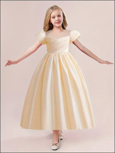 C'est/Ses ?
Elle a jeté ... vieilles robes.