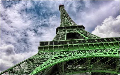 La couleur initiale de la tour Eiffel est verte.