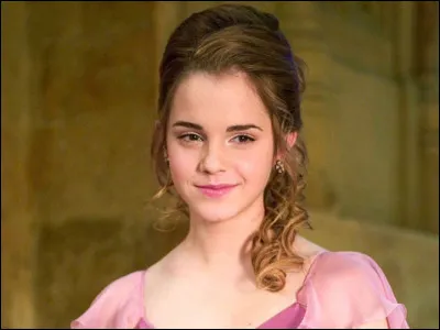 Quelle est la chanson emblématique du film, chantée par Belle, où elle exprime son désir de découvrir le monde au-delà de sa petite ville ?