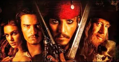 Qui est célèbre pour son rôle du capitaine Jack Sparrow dans la franchise "Pirates des Caraïbes" ?