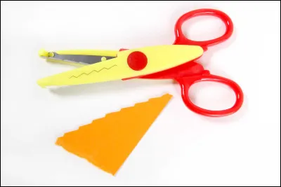 Des ciseaux servent à :