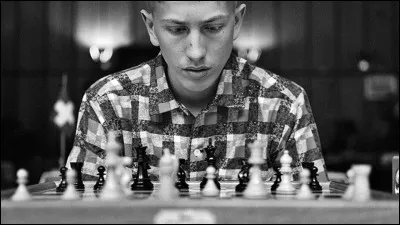 Quel grand champion d'échecs souffrait de crises paranoïaques ?