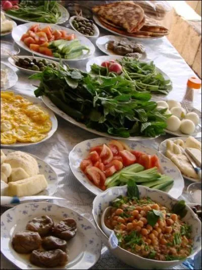 Aprs avoir mang un croissant, du saucisson, une bouillabaisse, un cassoulet, une bcasse, que faudra-t-il prendre comme dessert ?