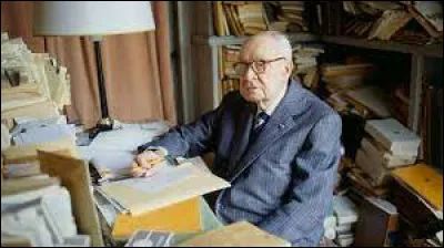 Cet historien des religions et anthropologue, connu pour ses travaux sur les sociétés et les religions indo-européennes, c'est Georges ...