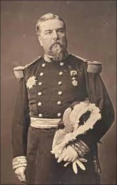 Ce général a participé aux guerres du second empire et à la guerre franco-prussienne ; monarchiste, il a fait partie des militaires qui, en 1877, ont soutenu Mac Mahon contre la République : c'est ...