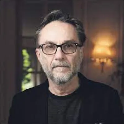 Ce romancier, auteur de "La Chambre des officiers" et aussi réalisateur de cinéma avec "L'Échange des princesses" et "Eugénie Grandet", se nomme ...