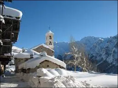 Situé dans le parc naturel régional du Queyras, Saint-Véran est un village du département ...