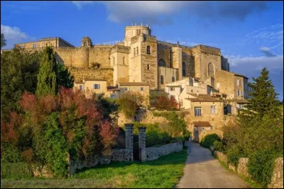 Grignan : à qui est associé le château de Grignan ?