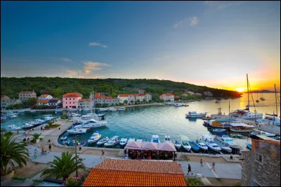 Grèce : quelle île ne lui appartient pas ?