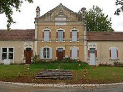Nous commençons le week-end en Nouvelle-Aquitaine, à Bioussac. Village de l'arrondisement de Confolens, il se situe dans le département ...