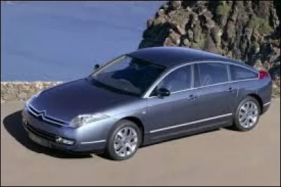 Pour finir je vais vous demander le nom de cette voiture. C'est une ...