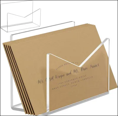 Quelle créature empêche Harry Potter de lire le courrier de ses amis ?