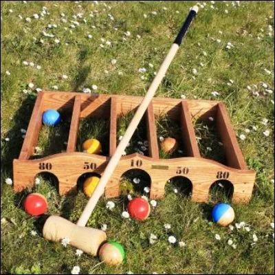 Quel jeu dextérieur doit son nom à une compagnie de produits alimentaires ?