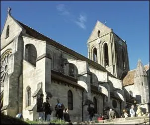 Cette glise fut rendue clbre par Vincent Van Gogh dont la tombe se situe  quelques centaines de mtres.