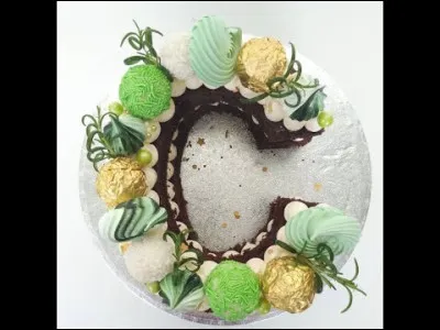 Crabes enragés : ce sont de petits crabes qui servent généralement à confectionner une soupe. De quelle couleur est cette soupe ?