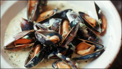 Quel est le nom de cette préparation de moules élaborées avec du vin blanc et de la crème fraîche ?
